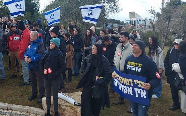 Protest of Haifa University, Oranim College, and Technion professors and teachers (5 February; Photo by the author).