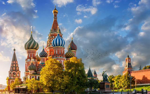 St. Basil’s cathedral on Red Square in Moscow [Image: freepik]