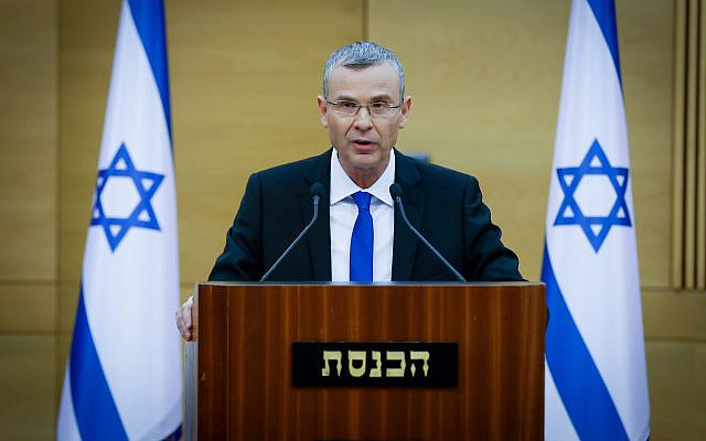 Justice Minister Yariv Levin holds a press conference at the Knesset, the Israeli parliament in Jerusalem, on January 4, 2023. Photo by Olivier Fitoussi/Flash90 *** Local Caption *** כנסת
מסיבת
עיתונאים
מדבר
שיטת
משפט
שר המשפטים יריב לוין