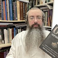 Based in London, Rabbi Yossi Kwadrat is the editor-in-chief of the Kankan Magazine. He's a huge fan of Rabbi Reuven Chaim Klein's God versus Gods, just see his excited smile behind the stoic beard...