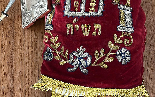 This Sefer Torah was written for Minister Moshe Haim Shapiro, a celebrated signatory of Israel’s Declaration of Independence, former Knesset member and government minister who led the Religious Zionist movement from 1924 for decades and championed crossing political and ideological divides.