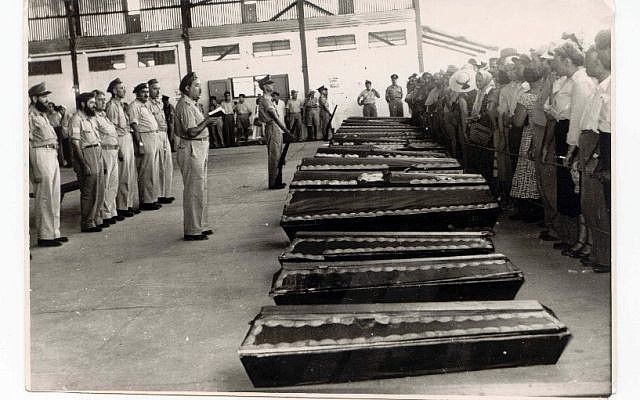 58 El Al passengers were buried in a common grave at the Kiryat Shaul cemetery, Tel Aviv, August 4, 1955. (courtesy, via Isaac Berez, photographer)