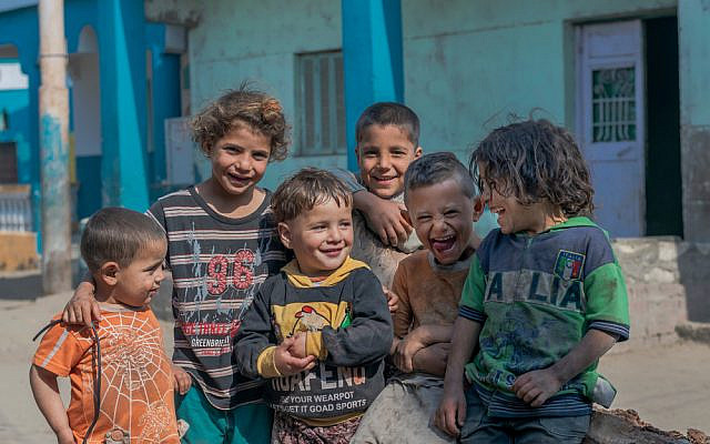 Image: Shutterstock/Touqa Essam - A group of Palestinian children