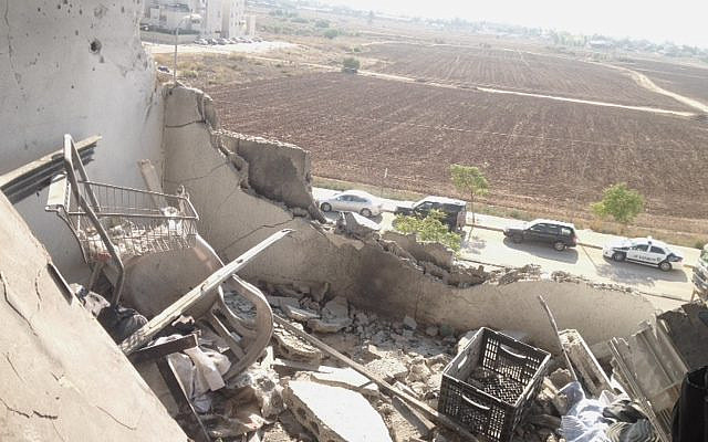 The outer wall of the apartment was destroyed by the Hamas rocket that killed three Israelis (Public Domain, Wikipedia)