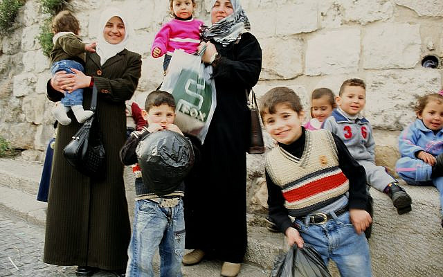 Palestinian mothers with their children, Jerusalem. (Wikipedia Commons)