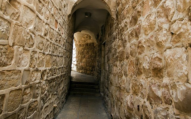 A narrow alleyway in Jerusalem's Old City. (iStock)