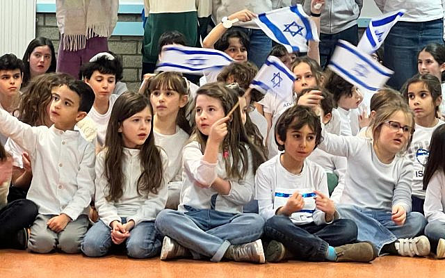 Jewish schoolchildren at Athénée Ganenou in Brussels await the arrival of President Isaac Herzog, January 25, 2023. (Lazar Berman/The Times of Israel)