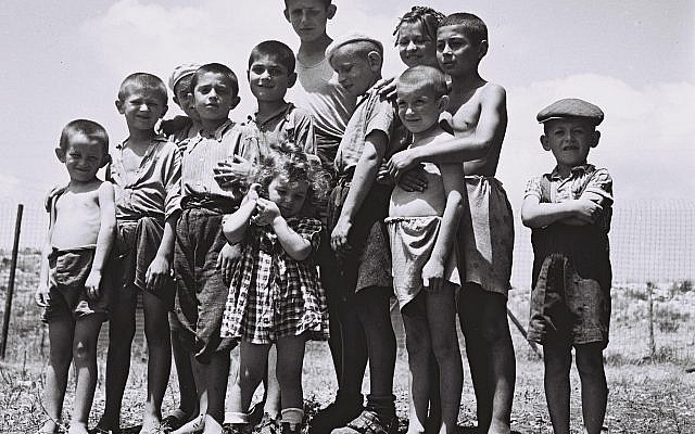 A group of orphans, survivors of the Holocaust, at the reception camp in Atlit, 17 July 1944. (Wikipedia/Kluger Zoltan https://www.flickr.com/photos/government_press_office/6377346635/)