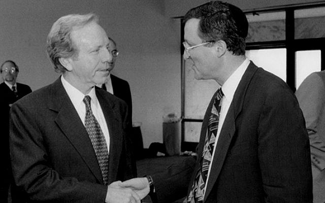 Sen. Joseph Lieberman and Rabbi Alan Silverstein (1995).