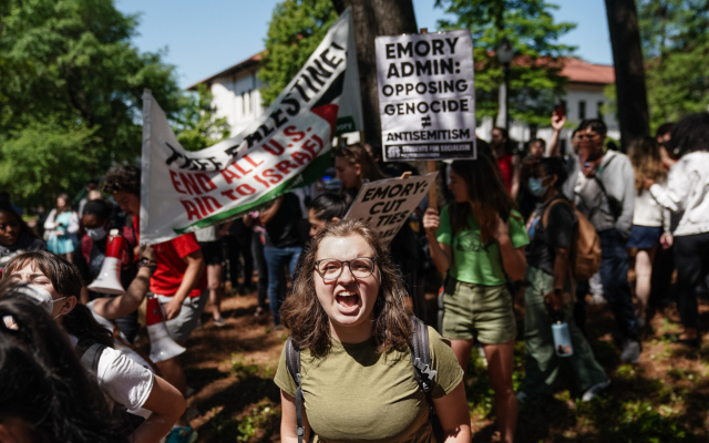 Students chant during a pro-Palestinian protest against the war in Gaza at Emory University in Atlanta, Georgia © Elijah Nouvelage / AFP