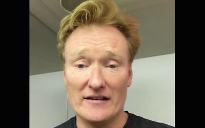 Conan O'Brien practices his Hebrew in an El Al airplane bathroom en route to Israel on August 25, 2016. (Screen capture: Twitter)