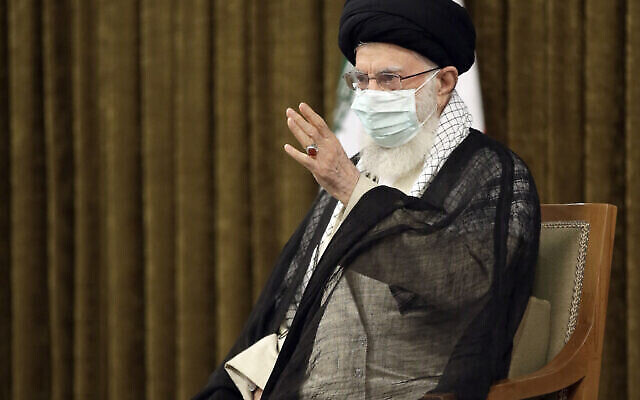تصویر: علی خامنه ای ولی فقیه ایران حین سخنرانی در تهران، ایران، ۲۸ ژوئیهٔ ۲۰۲۱. 
(Office of the Iranian Supreme Leader via AP)
