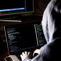تصویر تزئینی از یک هکر (Михаил Руденко; iStock by Getty Images)