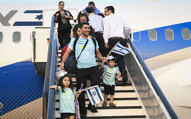 New immigrants from North America arrive on a special " Aliyah Flight" on behalf of Nefesh B'Nefesh organization, at Ben Gurion airport in central Israel on August 14, 2019. Photo by Flash90