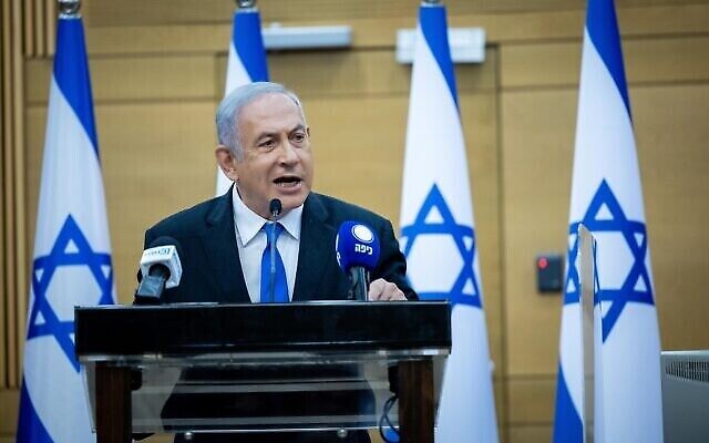 تصویر: بنیامین نتانیاهو نخست وزیر پیشین اسرائیل در رأس کمیتهٔ حزب اپوزیسیون خود، «لیکود»، ۱۳ دسامبر ۲۰۲۱. 
(Yonatan Sindel/Flash90)
