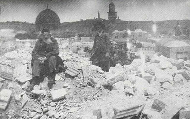 تصویر: تصاویری از زلزلهٔ ۱۹۲۷ اورشلیم که قبهٔ الصخره در پسزمینه قابل مشاهده است.
(photo credit: public domain via Library of Congress)