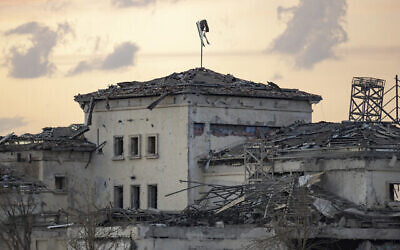 تصویر: خانه ای در اربیل عراق که بر اثر اصابت موشک بالستیک ایران در ۱۳ مارس ۲۰۲۲ خراب شد. 
(AP Photo/Ahmed Mzoori, Metrography, File)