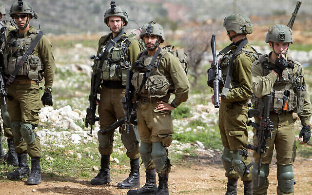 تصویر: سربازان اسرائیلی در کرانه باختری، ۲۹ مارس ۲۰۲۲. (Nasser Ishtayeh/Flash90)