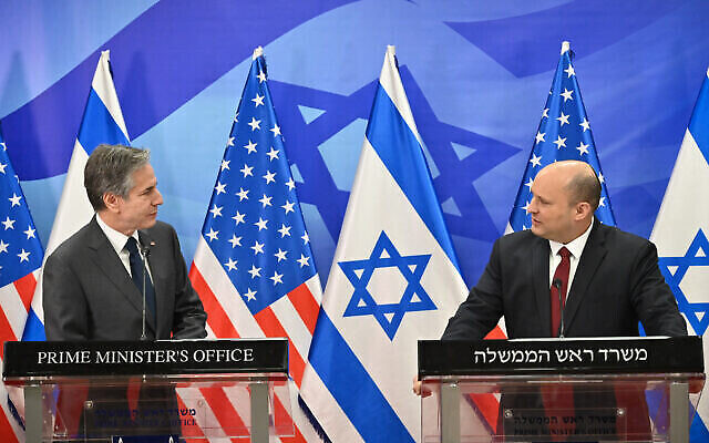 تصویر: نفتالی بنت نخست وزیر  اسرائیل، راست، بهمراه آنتونی بیلنکن وزیر خارجهٔ ایالات متحده در مقر نخست وزیری در اورشلیم، ۲۷ مارس ۲۰۲۱. (Kobi Gideon/GPO)