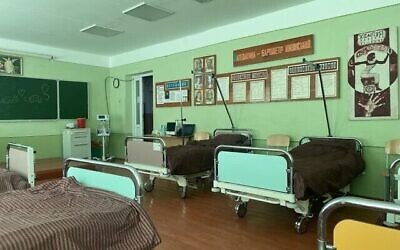 بیمارستان صحرایی اسرائیل در موستیسکای اوکراین که بعدازظهر سه شنبه، ۲۲ مارس ۲۰۲۲ افتتاح شد.
(Carrie Keller-Lynn/The Times of Israel)