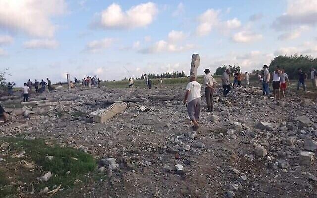 تصویر: در پی حملهٔ هوایی منتسب به اسرائیل در ۲ ژوئیه ۲۰۲۲ در الحمیدیهٔ سوریه تصویر بنایی تخریب شده مشاهده می شود. (Social media)