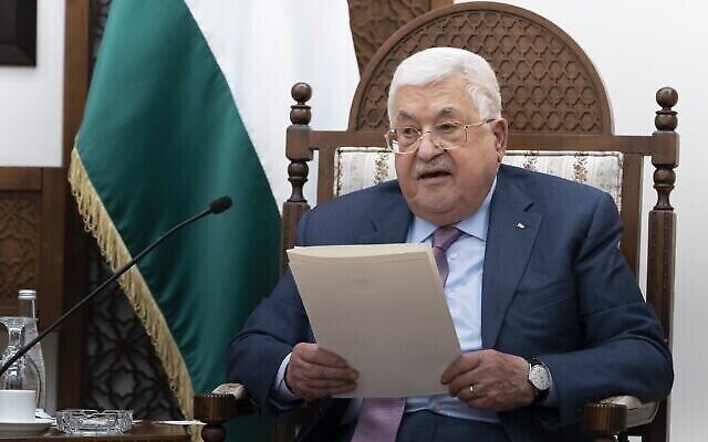 تصویر: محمود عباس رهبر فلسطینیان حین گفتگو با آنتونی بلینکن وزیر خارجهٔ ایالات متحده در رام الله، ۲۷ مارس ۲۰۲۲. (AP Photo/Jacquelyn Martin, Pool)