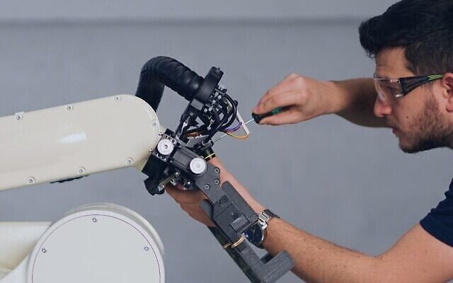 تصویر: سیستم روباتیک ساخت ۱ام.روباتیک برای استفاده در مراکز تحقق نانو. (Courtesy)