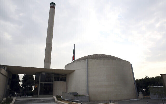 تصویر: در عکسی از ۱ سپتامبر ۲۰۱۴، رآکتور هسته ای پژوهشی در مقر سازمان انرژی اتمی ایران مشاهده می شود. (AP Photo/Vahid Salemi, File)