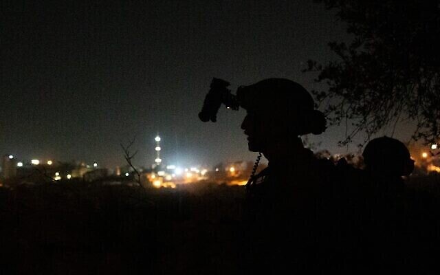 تصویر:‌سربازان اسرائیلی حین عملیات در کرانهٔ باختری، ۲ سپتامبر ۲۰۲۲. (Israel Defense Forces)