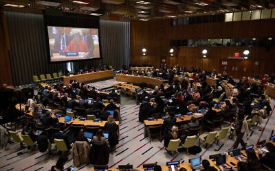 «لیندا توماس-گرینفیلد» سفیر ایالات متحده در سازمان ملل حین گفتگو در پنجمین جلسهٔ مقدماتی شورای اقتصادی اجتماعی پیرامون حذف ایران از عضویت در کمیسیون مقام زن در مقر سازمان ملل، شهر نیویورک، ۱۴ دسامبر ۲۰۲۲. (Yuki Iwamura/AFP)