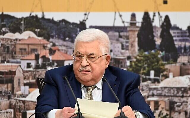 محمود عباس رئیس تشکیلات خودگردان فلسطینیان حین سخنرانی در یکی از جلسات نادر شورای مرکزی سازمان آزادیبخش فلسطین در ۶ فوریهٔ ۲۰۲۱. (WAFA)