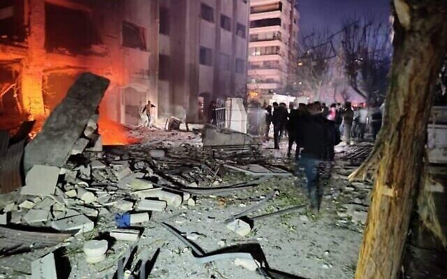 تصویر: صحنهٔ حملهٔ هوایی منتسب به اسرائيل در محلهٔ کفار سوسا، پایتخت سوریه، سحرگاه ۱۹ فوریه ۲۰۲۳. (Social media)