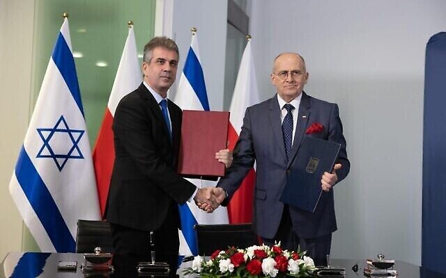 تصویر: الی کوهن وزیر خارجه، چپ، و «زبیگنیف رآ» وزیر خارجهٔ لهستان در ورشو، ۲۲ مارس ۲۰۲۳. 
(Foreign Ministry)
