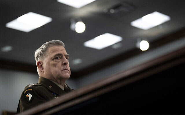 تصویر: ژنرال مارک مایلی، رئیس ستاد مشترک ارتش ایالات متحده حین شهادت در جلسهٔ زیرشاخهٔ کمیتهٔ تخصیص دفاعی پارلمان در کاپیتول هیل، واشنگتن، ۲۳ مارس ۲۰۲۳. (Drew Angerer/Getty Images/AFP)