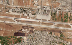 تصویر: در تصویر ماهواره-ای کمپانی Planet Labs PBC خرابی وارده بر اثر حملهٔ هوایی ۷ سپتامبر ۲۰۲۲ به فرودگاه بین المللی حلب، سوریه، که منتسب به اسرائیل است، مشاهده می-شود.(Planet Labs PBC via AP)