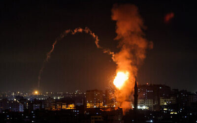 تصویر: انفجاری در غزه، ۲ مه ۲۰۲۳. (Mohammed Abed/AFP)
