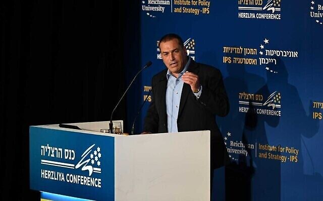 تصویر: ایال زمیر مدیرکل وزارت دفاع حین گفتگو در کنفرانس ۲۰۲۳ هرتصلیه، ۲۲ مه ۲۰۲۳. 
(Gilad Kavalerchik)