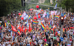 تصویر: شرکت کنندگان در مراسم سالانهٔ رژهٔ افتخار، ۱ ژوئن ۲۰۲۳. (Yonatan Sindel/Flash90)