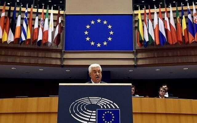 تصویر: محمود عباس رئیس تشکیلات خودگردان فلسطینیان حین سخنرانی در پارلمان اتحادیهٔ اروپا در بروکسل، ۲۳ ژوئن ۲۰۱۶. (AFP PHOTO / JOHN THYS)
