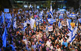 تصویر: اسرائیلی-های جناح راستی در تجمعی در حمایت از اصلاحات قضایی دولت، مقابل دیوان عالی، اورشلیم، ۷ سپتامبر ۲۰۲۳. (Arie Leib Abrams/Flash90)