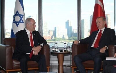 ‌تصویر: بنیامین نتانیاهو نخست وزیر در ملاقات با رجب طیب اردوغان رئیس جمهوری ترکیه در حاشیهٔ مجمع عمومی سازمان ملل در نیویورک، ۱۹ سپتامبر ۲۰۲۳. (Avi Ohayon/GPO)