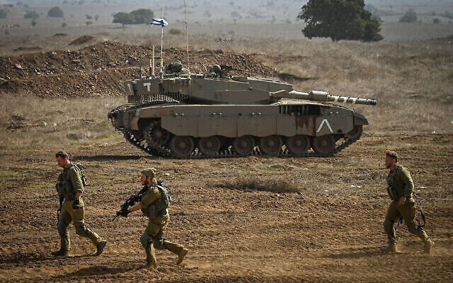 تصویر: سربازان نیروهای دفاعی اسرائیل حین تمرینات نظامی در بلندیهای جولان، ۲۳ اکتبر ۲۰۲۳. 
(Michael Giladi/Flash90)