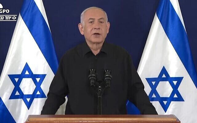 تصویر: بنیامین نتانیاهو نخست وزیر اسرائیل حین ایراد بیانیه در جمع رسانه-های خارجی، ۳۰ اکتبر ۲۰۲۳. 
GPO/Screenshot)