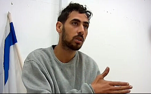 تصویر: زهدی علی زهدی شاهین، که توسط نیروهای دفاعی به عنوان عامل پیشین حماس شناسایی شد، در ویدئوی بازجویی از وی که ۱ ژانویهٔ ۲۰۲۴ منتشر شد، دیده می-شود. (Israel Defense Forces)
