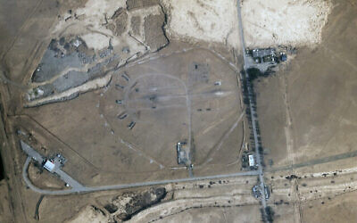 تصویر: در عکس تأسیسات موشک دفاعی در نزدیکی فرودگاه بین المللی و پایگاه هوایی اصفهان دیده می-شود، ۲۲ آوریل ۲۰۲۴، ایران. (Planet Labs PBC via AP)