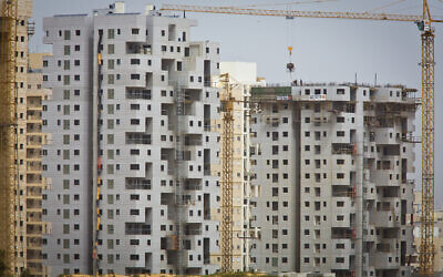 Illustration : un chantier dans la ville d'Ashdod, le 22 mars 2013.(Crédit : Moshe Shai/Flash90)