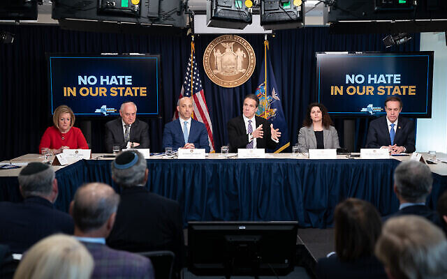 Le gouverneur de l'État de New York, Andrew M. Cuomo, lance la campagne “No Hate in Our State” [Pas de haine dans notre État] visant à lutter contre la haine et l'antisémitisme dans l'État, le 27 février 2020. (Autorisation)