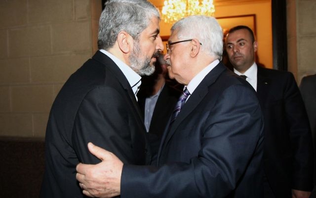 Abbas et Mashaal se rencontrent au Caire au mois de février (Crédit : Mohammed al-Hums/Flash90)