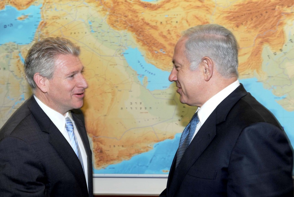 Robert Wexler and Israeli PM Netanyahu. (photo credit: Courtesy of S.Daniel Abraham Center for Middle East Peace)
