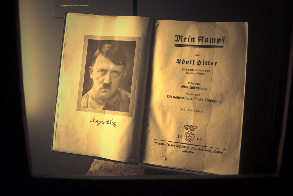 Edition française de Mein Kampf (Ma lutte ou mon combat